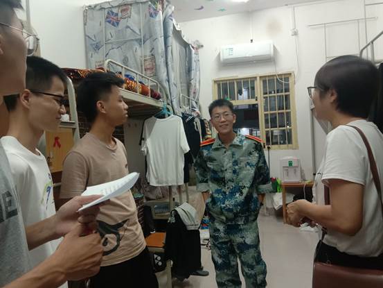 说明: D:\各项事务材料\2020-2021学年\新闻稿\第三党支部走访新生宿舍\4fdb26a8af32bf42.jpg